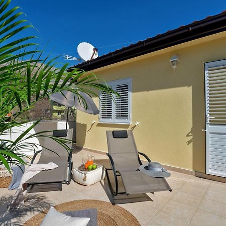 Luxury Villa Lelu With Heated Saltwater Pool, Parking, High Speed Internet, Bbq, Žrnovnica Esterno foto